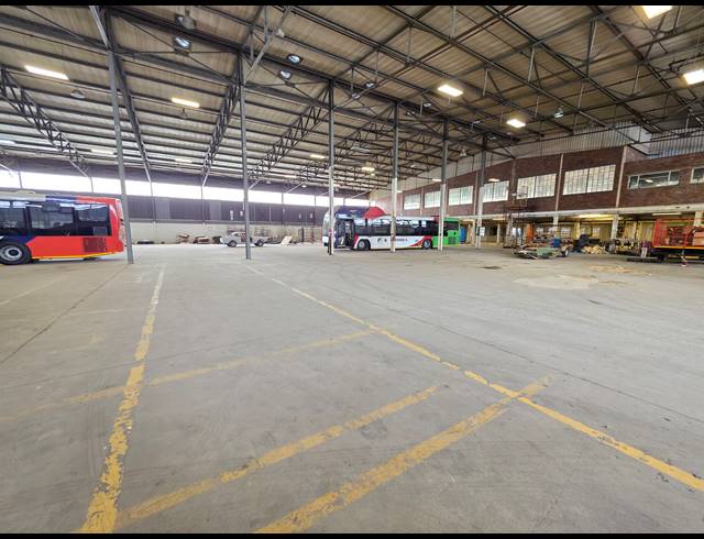7,559M² FACTORY TO LET IN ROBERTSHAM